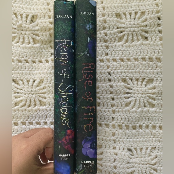 Reign of Shadows by Sophie Jordan | Hardback | Used Book: Very Good Condition - Picture 2 of 2